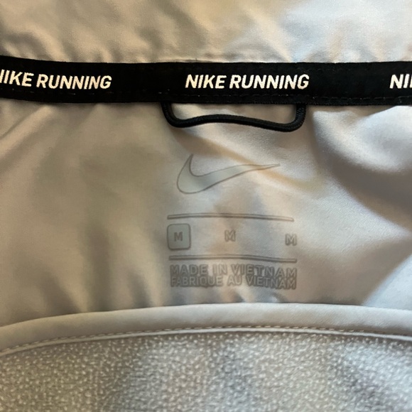 Women’s Nike Running Zip Up - Picture 7 of 7